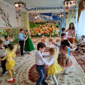 A trecut iarna geroasă, Câmpul iar a înverzit